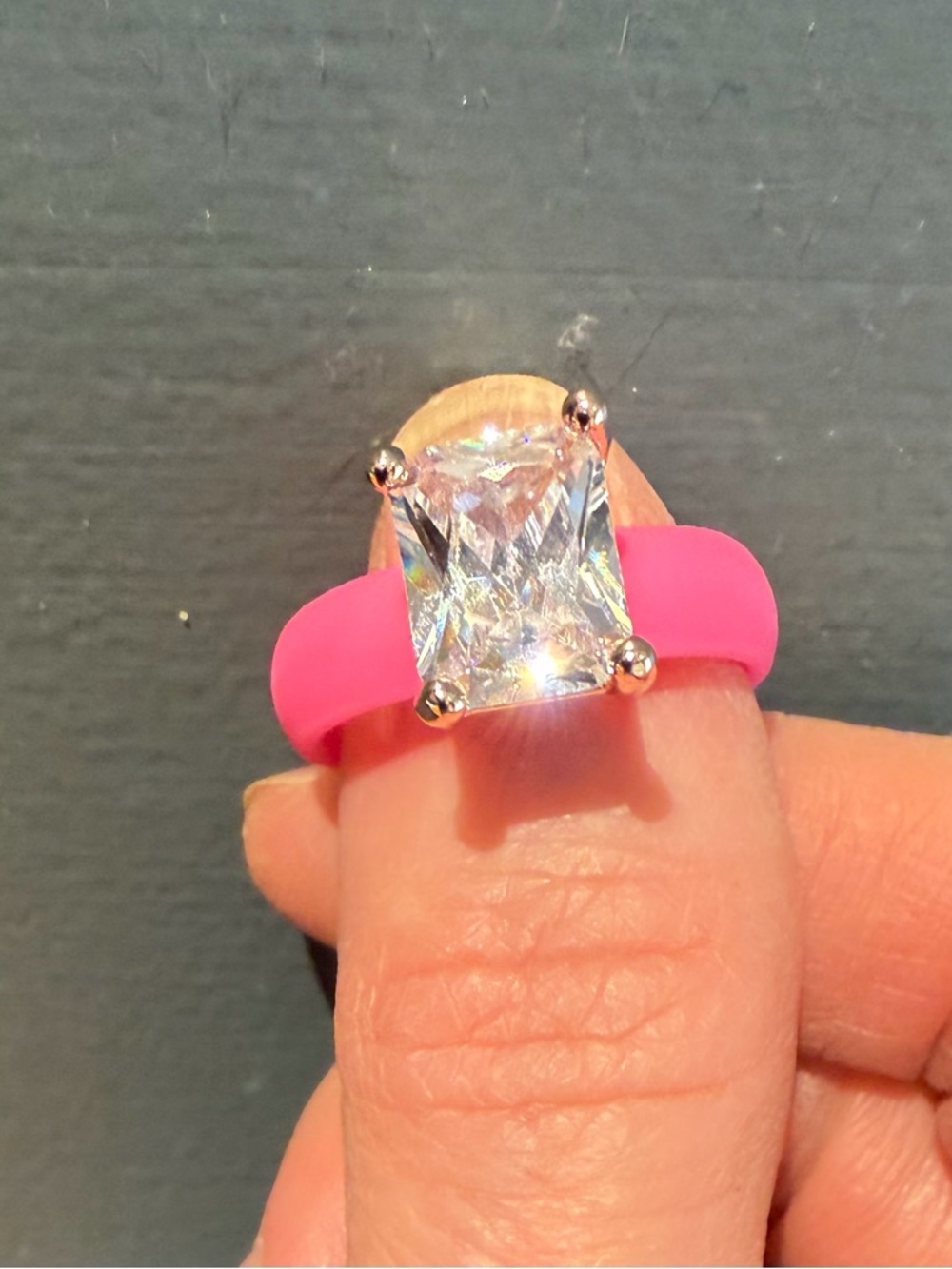 Bold Pink Silicon Ring with Large Rectangular Crystal Center sz 6. NWOT
